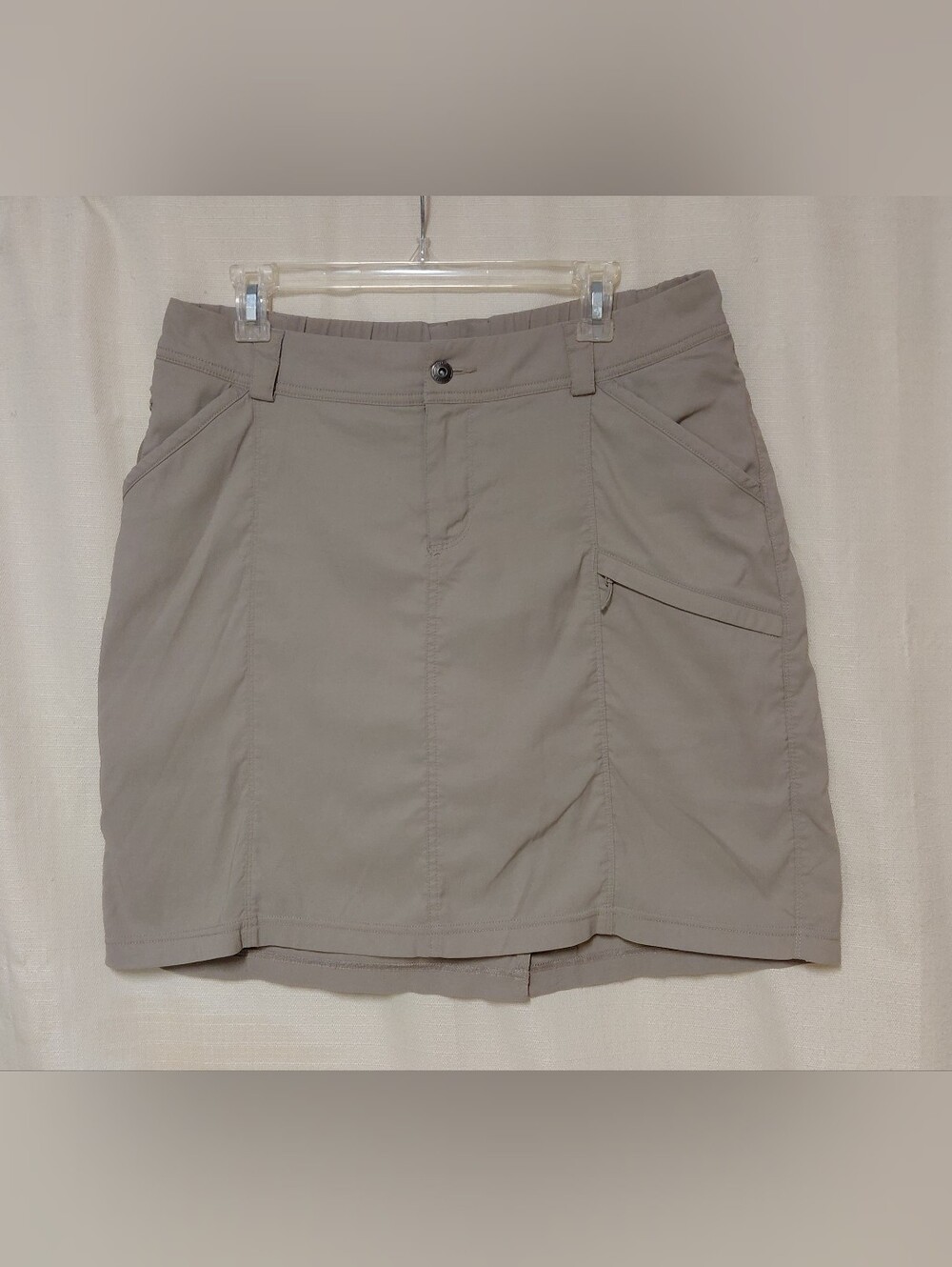 Duluth Trading Co- Taupe Utility Skort Activeware with Zip Pockets- Womens (14)